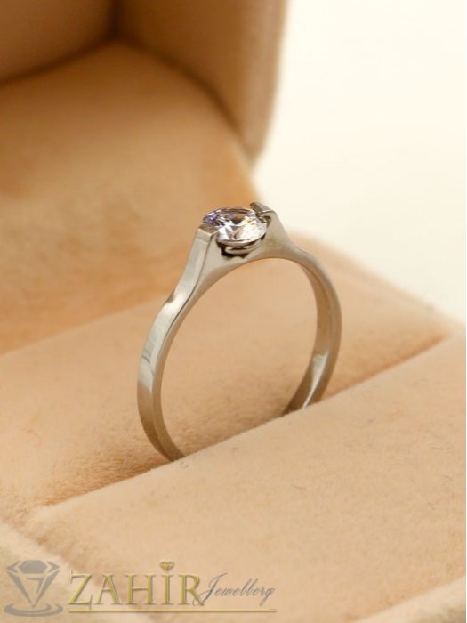 Дамски бижута - Много нежен пръстен от неръждаема стомана, широк 0,2 см с фасетен 0,6 см циркон,не променя цвета си - P1585